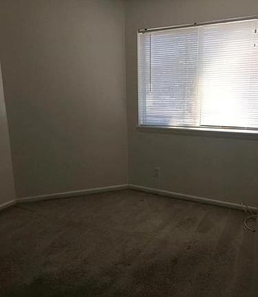 4th image of 276 East Ave #2