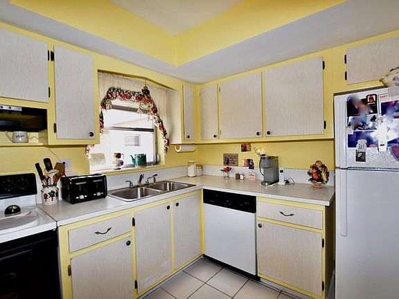 4th image of 2715 Dudley Drive W #A
