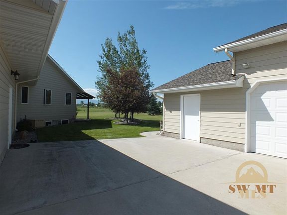 3rd image of 859 Painted Canyon Dr