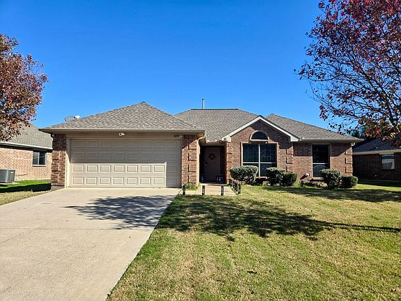 3rd image of 2119 Shady Bend Cir
