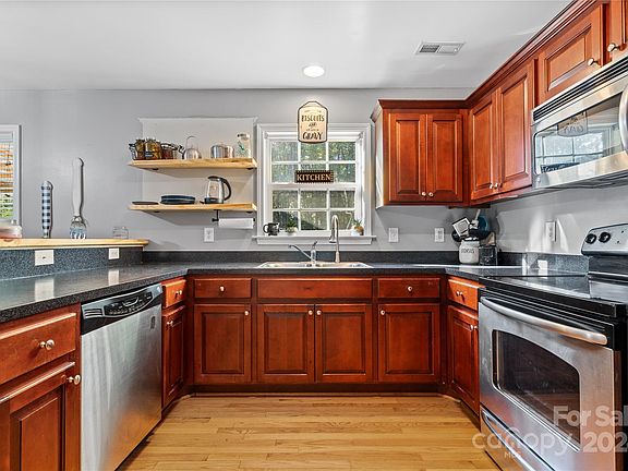 5th image of 1024 Dove Meadows Dr