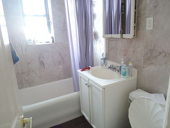 5th image of 2407 36th St #4B