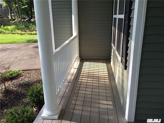 3rd image of 19 Excalibur Ln