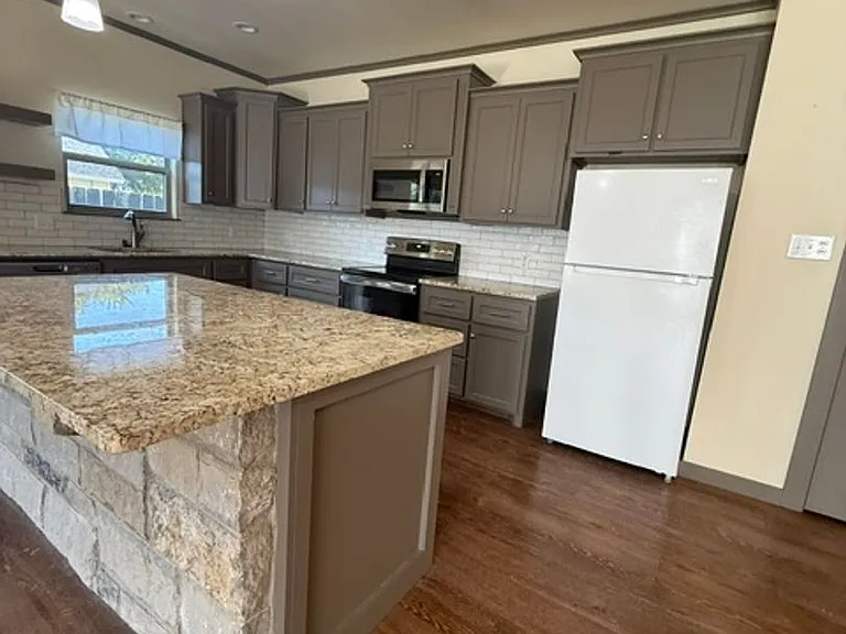 225 Scurry Ave — Photo 9