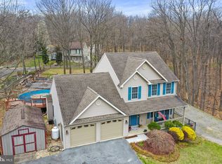 292 Forevergreen Dr, Falling Waters, WV 25419