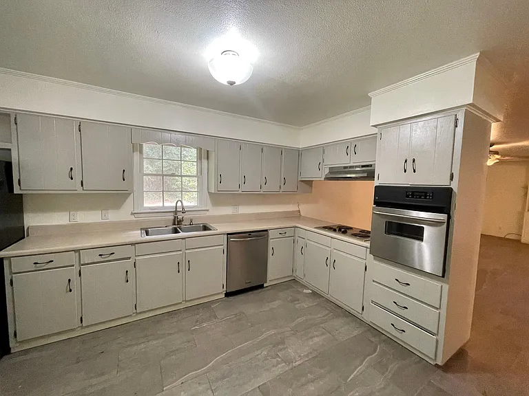 1523 Heritage Dr — Photo 7