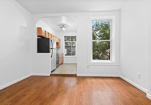 2nd image of 759 Putnam Ave APT 3R