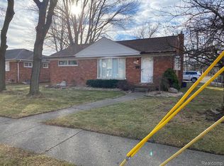 1029 Harrington St, Mount Clemens, MI 48043