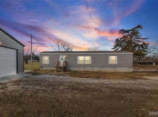 21315 Emerald Rd, Carlyle, IL 62231