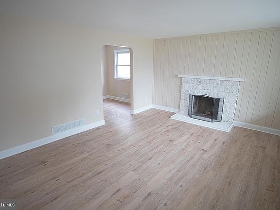 3rd image of 180 Carroll Rd