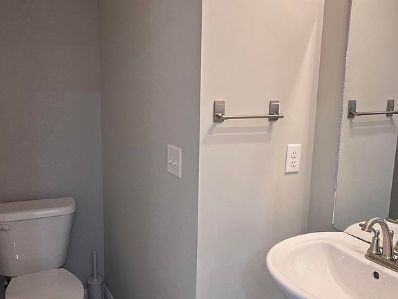 5th image of 595 Bellingham Dr NE #22C