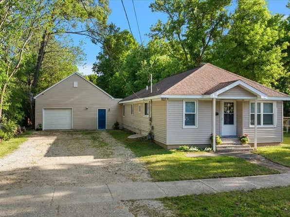 78 Carrie St, Sparta, MI 49345