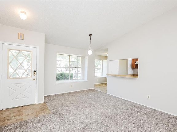 3rd image of 824 Woodrock Dr
