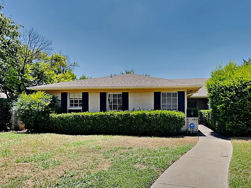 3 bed, 2.5 bath, 2050 sqft, $2,550 — Photo 1