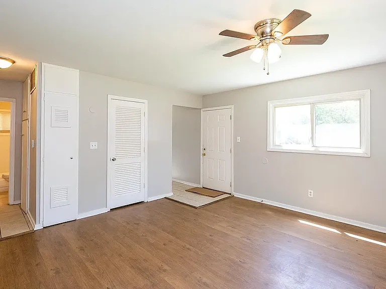 2028 E Clay St — Photo 13