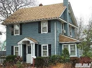 52 Taft Ave, Lynbrook, NY 11563