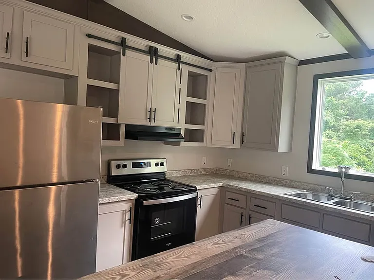 1390 Philpot Rd — Photo 16