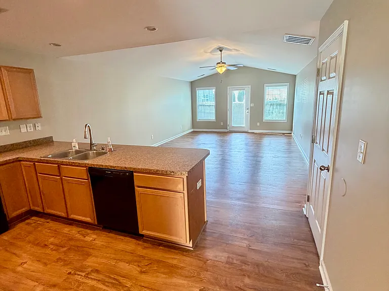 205 Shell Ct — Photo 5