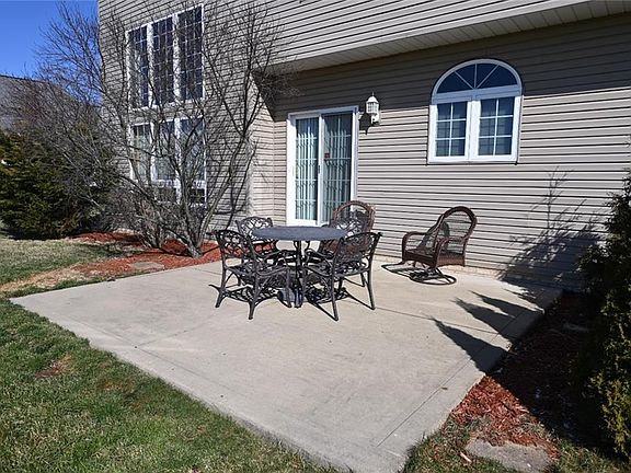 4th image of 129 Canterbury Ct
