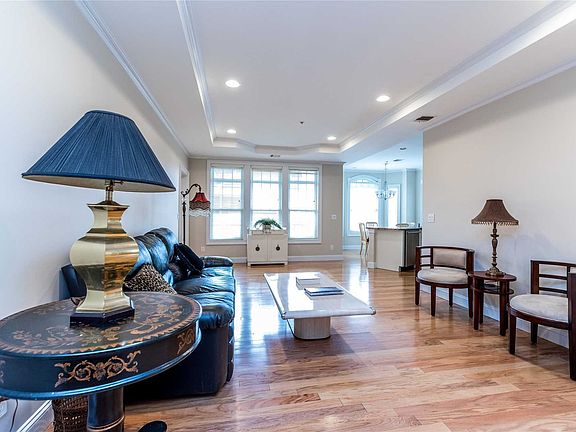 4th image of 1297 Roosevelt Way