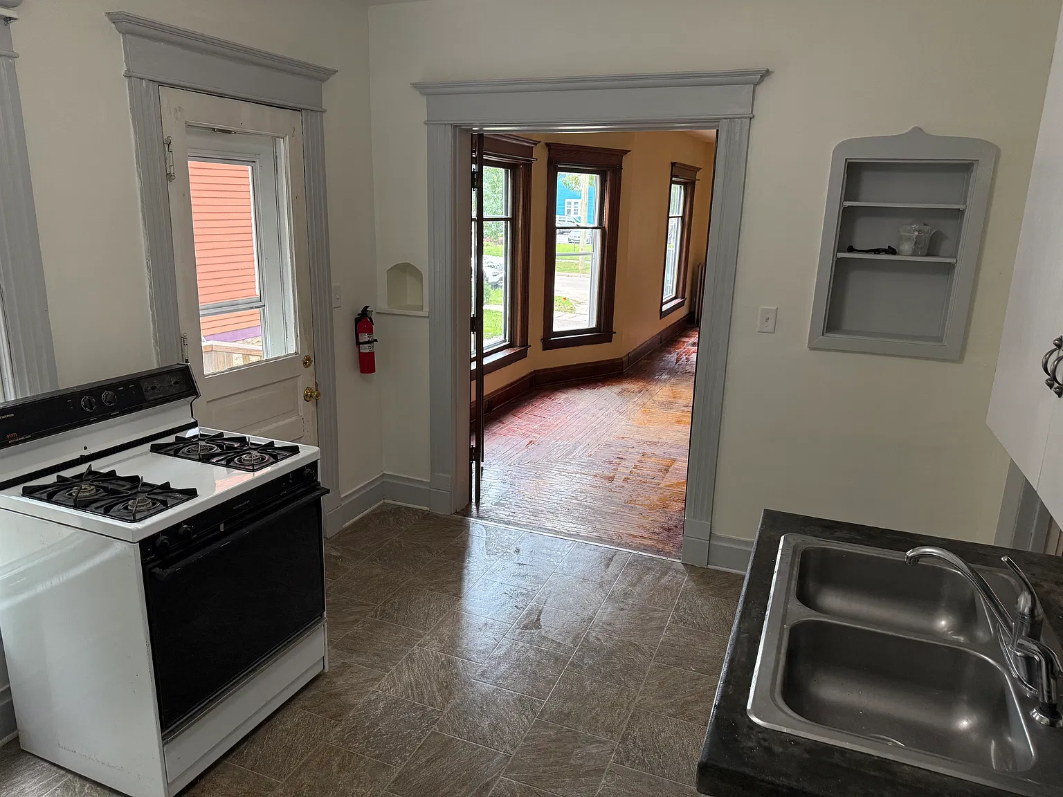 2 bed, 900 sqft, $875 — Photo 4
