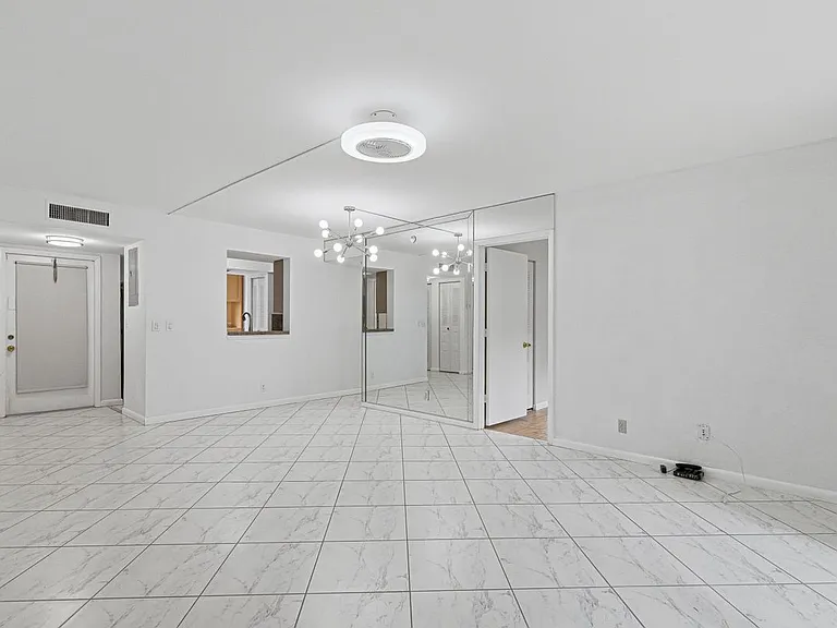 14 Willowbrook Ln #101 — Photo 11