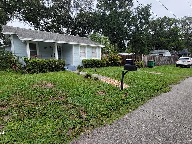204 E Ford St — Photo 1