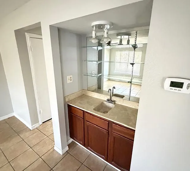 708 Champion Ct — Photo 7