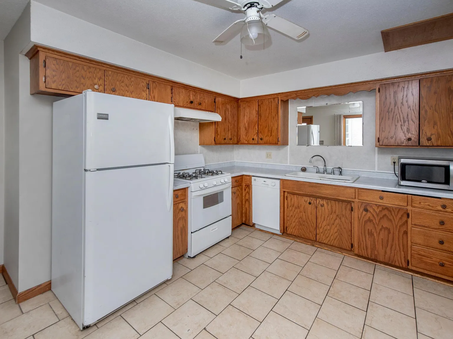 2085 Randolph Ave — Photo 4