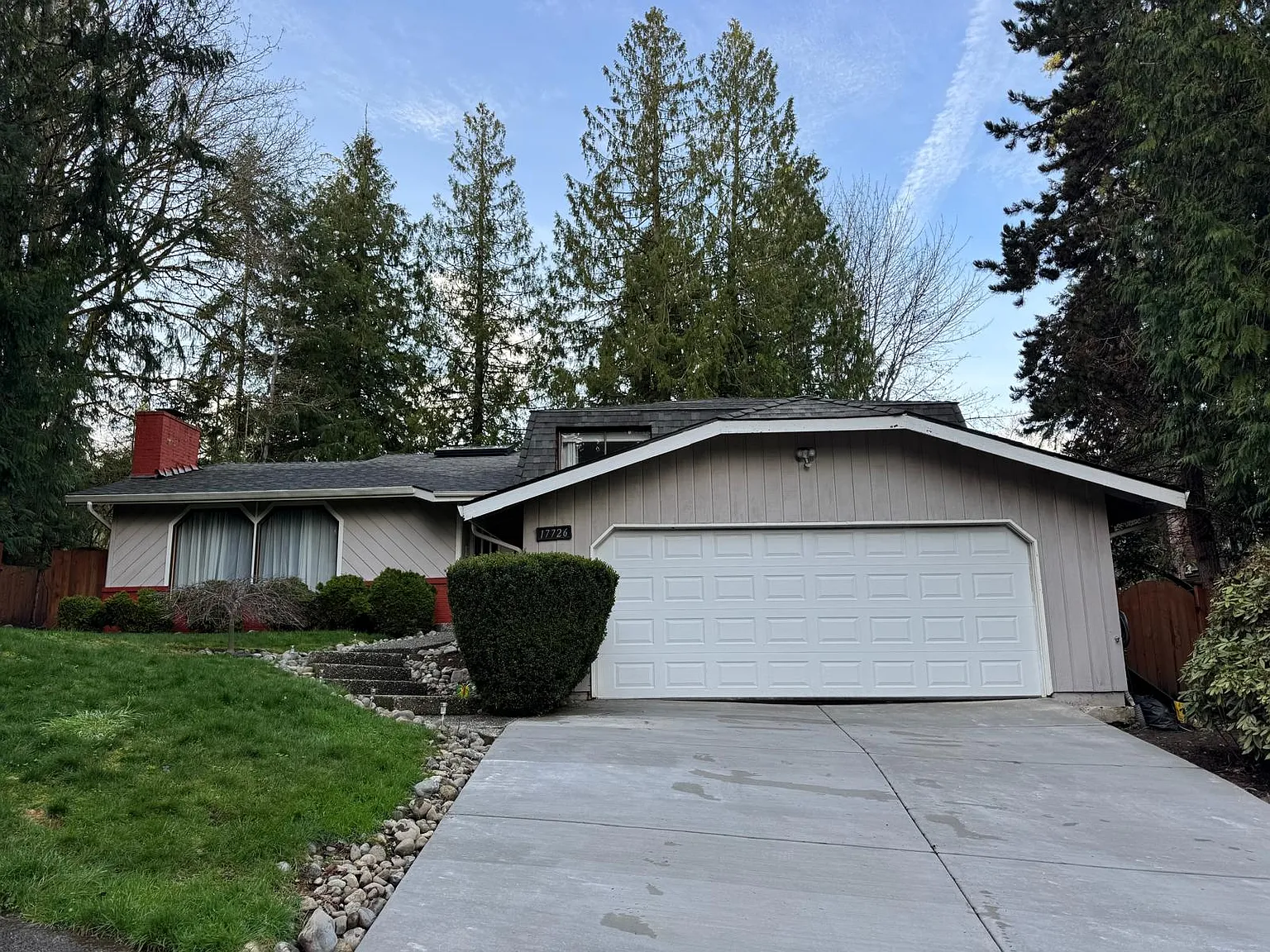 4 bed, 2.5 bath, 2590 sqft, $5,999 — Photo 2