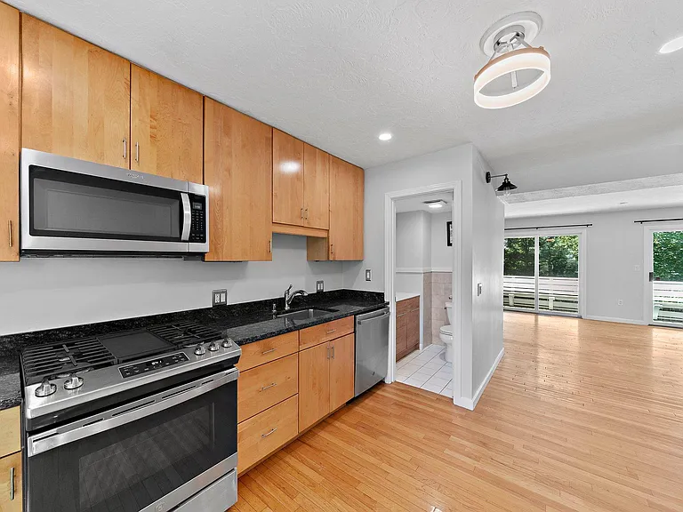 52 River St — Photo 4
