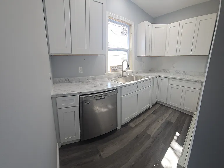 48-50 Pembroke Ave #1 — Photo 3