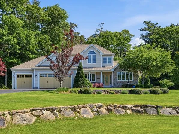 6 Bogside Dr, Plymouth, MA 02360