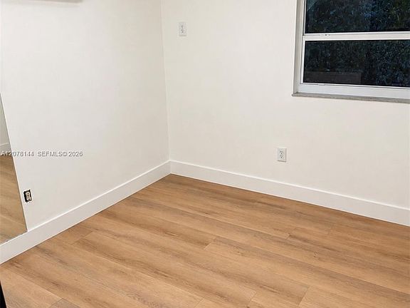 4th image of 1721 SW 14th St #D