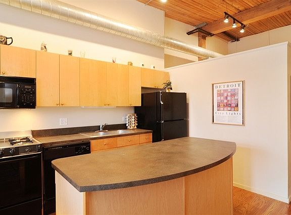 4th image of 2333 W Saint Paul Ave APT 308