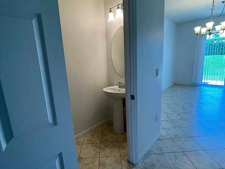 1061 Normandie Way — Photo 11
