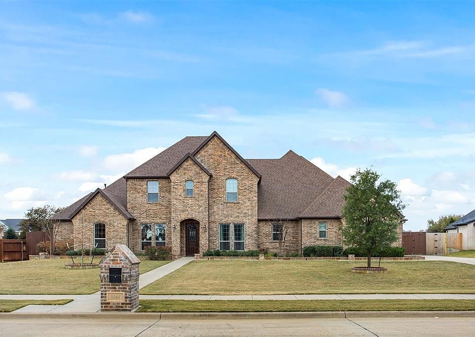1st image of 1044 Fox Wood Dr