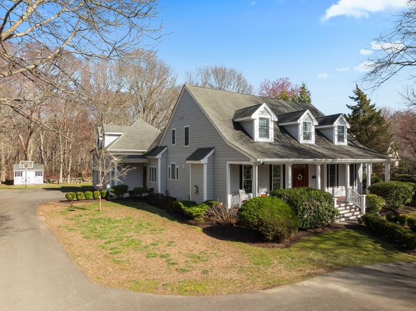 16 Perkins Farm Rd, Waterford, CT 06385