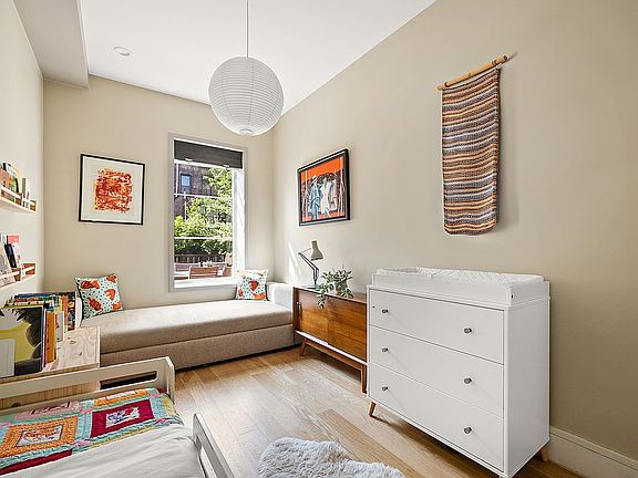 4th image of 312 Clifton Pl #2