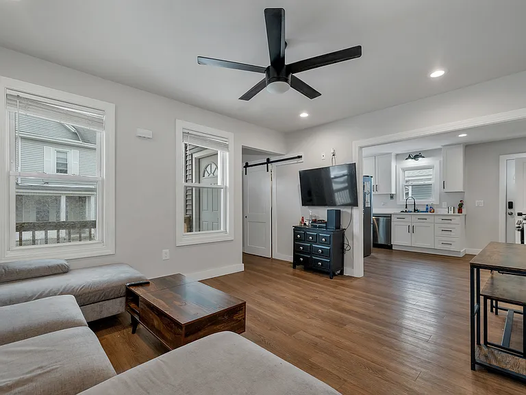 43 Franklin St — Photo 5