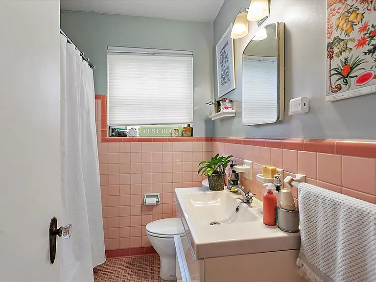 4527 Peachtree Cir E — Photo 13