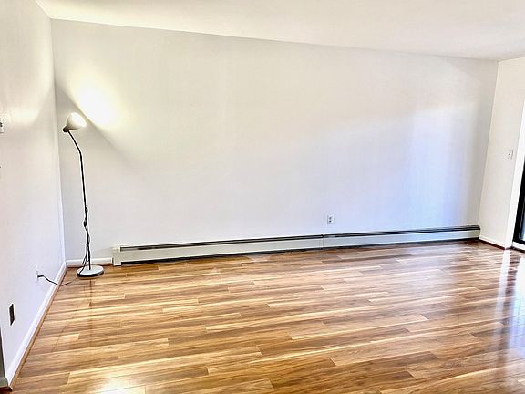 3rd image of 71-47 162nd St #2