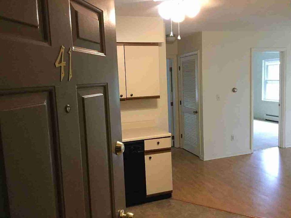 Entry to apartment