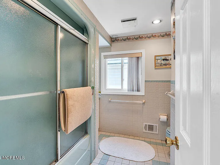115 Beachfront — Photo 30