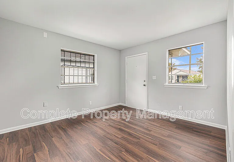 1624 19th St — Photo 2