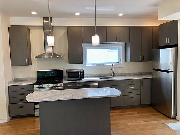 2nd image of 111-117 Charles St #115