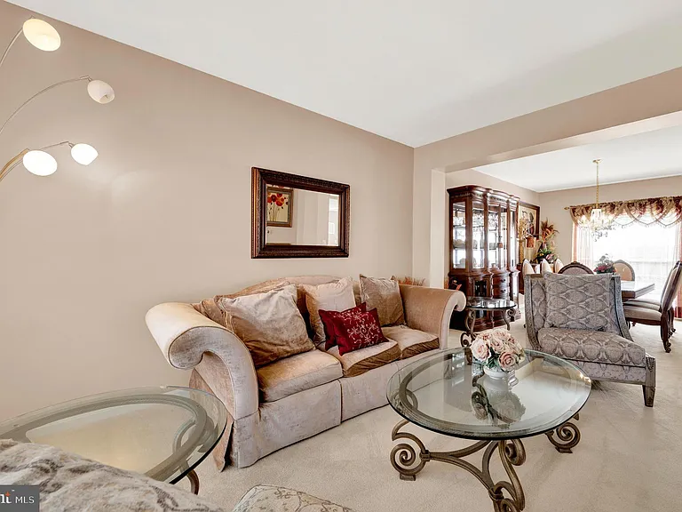 533 Rubens Cir — Photo 18