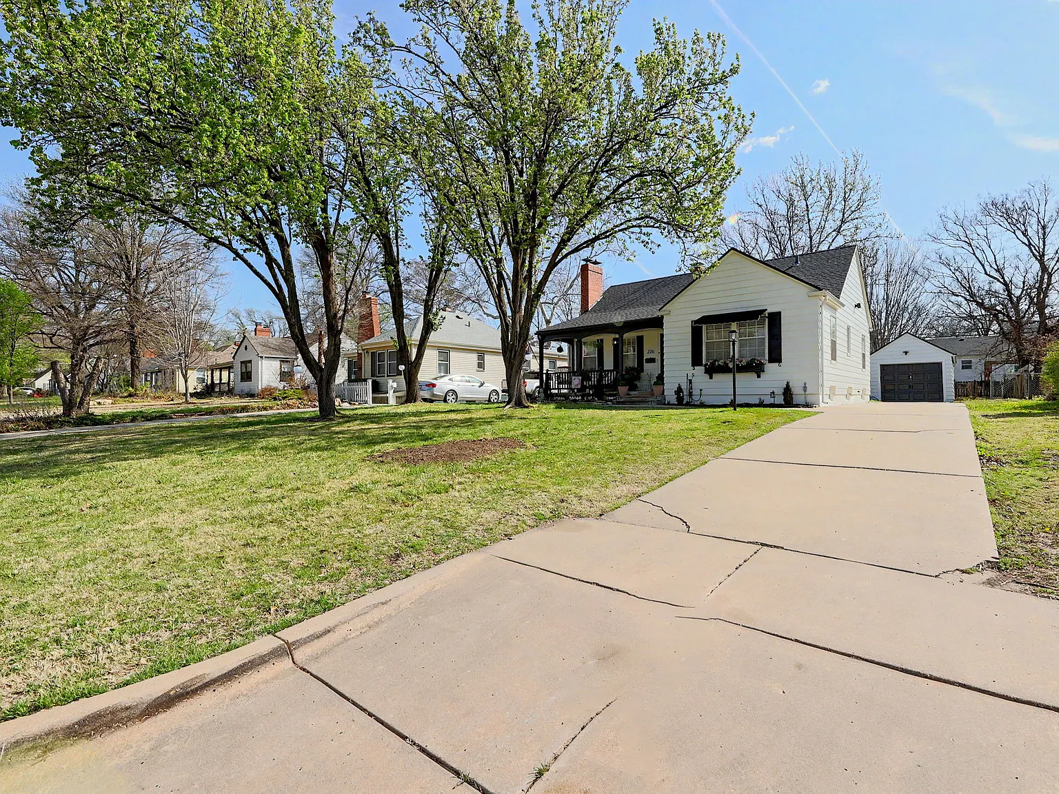 226 S Pinecrest St — Photo 3
