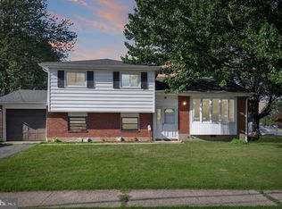 32 Lakeview Dr, Hamilton, NJ 08620