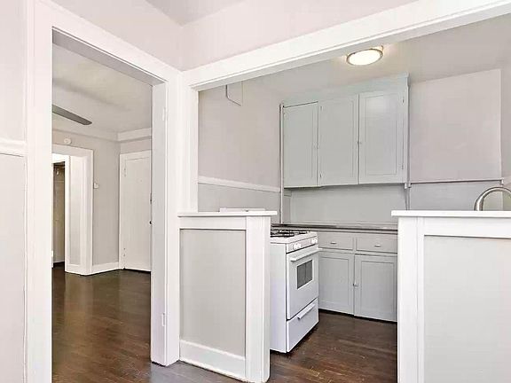 3rd image of 524 Gladstone Blvd Unit 11